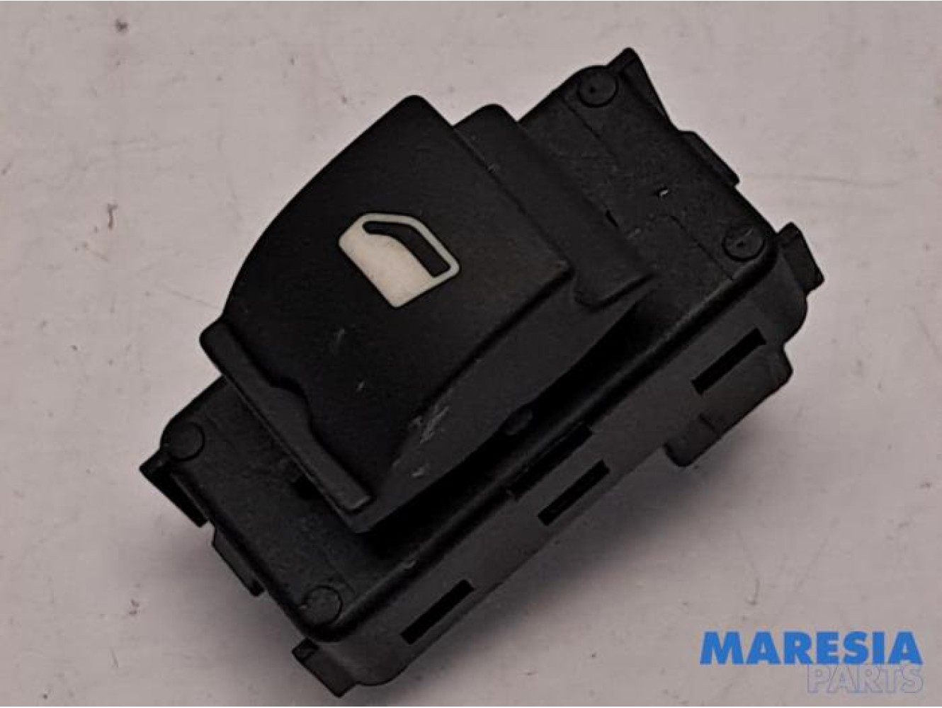 Peugeot - 5008 - Electric window switch