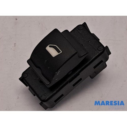 Peugeot - 5008 - Electric window switch