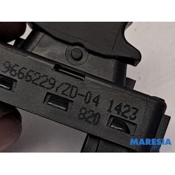 Peugeot - 5008 - Electric window switch