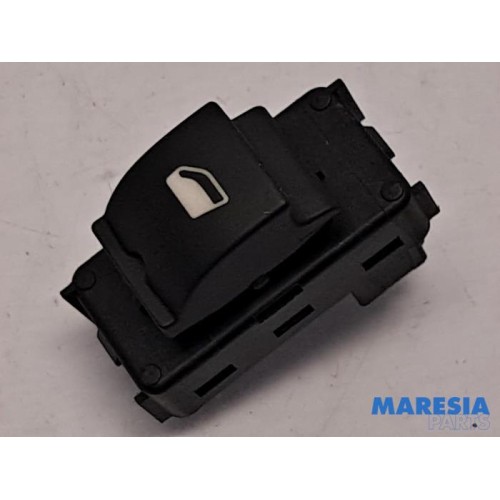 Peugeot - 5008 - Electric window switch