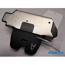 Peugeot - 5008 - Tailgate lock mechanism