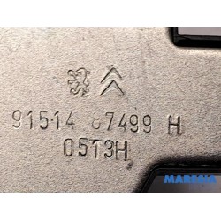 Peugeot - 5008 - Tailgate lock mechanism