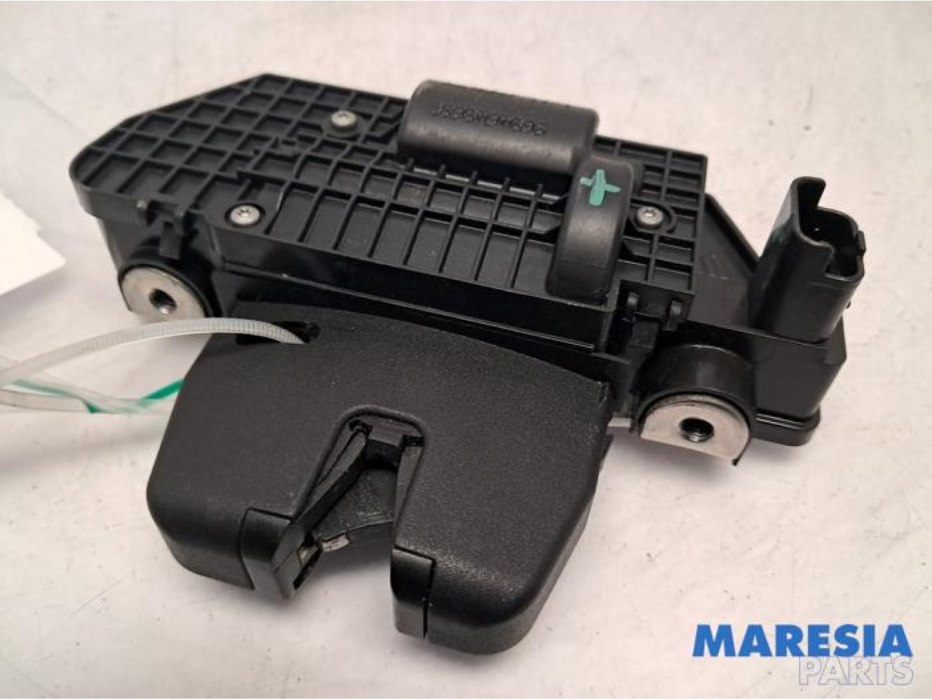 Peugeot - 5008 - Tailgate lock mechanism