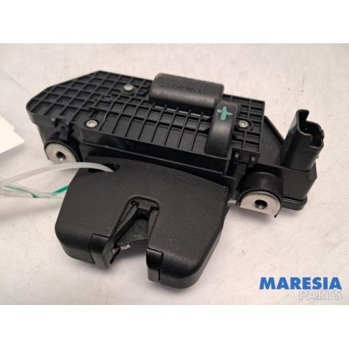 Peugeot - 5008 - Tailgate lock mechanism