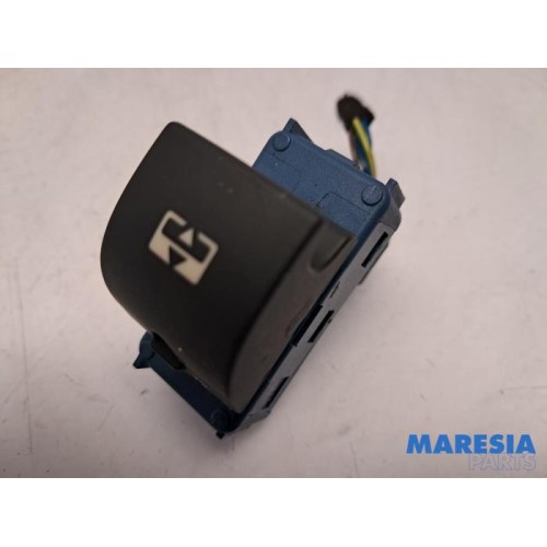 Peugeot - 5008 - Sunroof switch