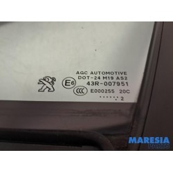 Peugeot - 208 - Quarter light, front left