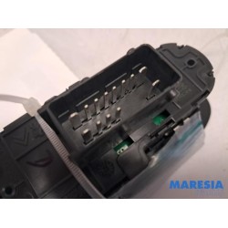 Peugeot - 208 - Multi-functional window switch