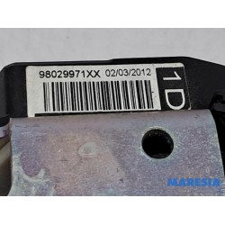 Peugeot - 208 - Front seatbelt, right