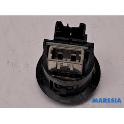 Peugeot - 208 - AUX/USB aansluiting
