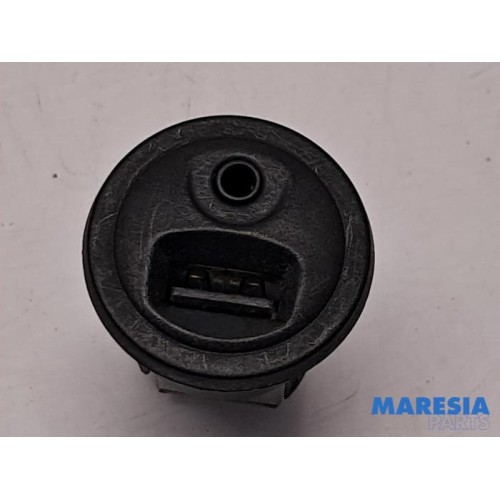 Peugeot - 208 - AUX / USB connection