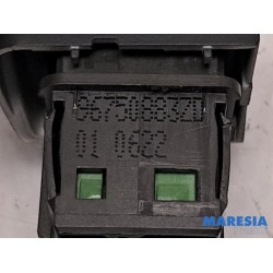 Peugeot - 208 - Central locking switch