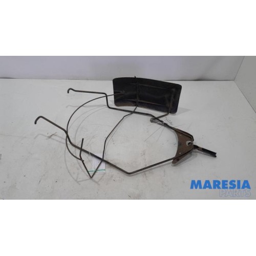 Peugeot - Partner - Spare wheel mechanism