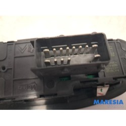 Peugeot - 208 - Multi-functional window switch