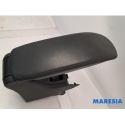 Peugeot - 208 - Armrest