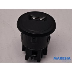 Peugeot - 208 - AUX / USB connection