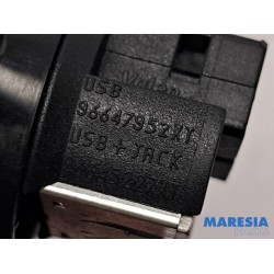 Peugeot - 208 - AUX / USB connection