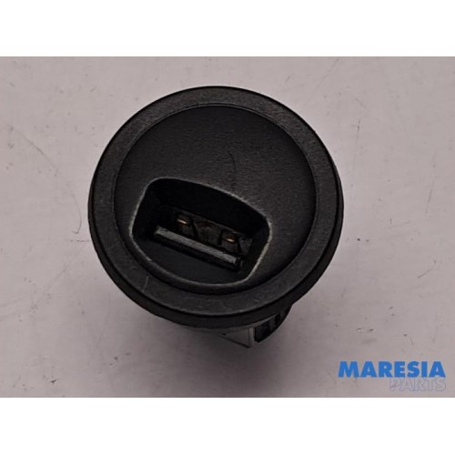 Peugeot - 208 - AUX / USB connection