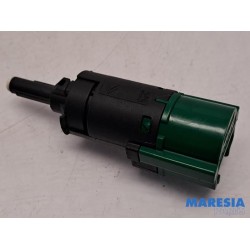 Peugeot - 208 - Brake light switch