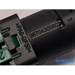 Peugeot - 208 - Brake light switch