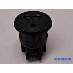 Peugeot - 208 - AUX / USB connection