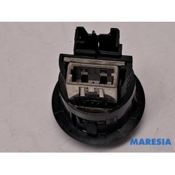 Peugeot - 208 - AUX / USB connection