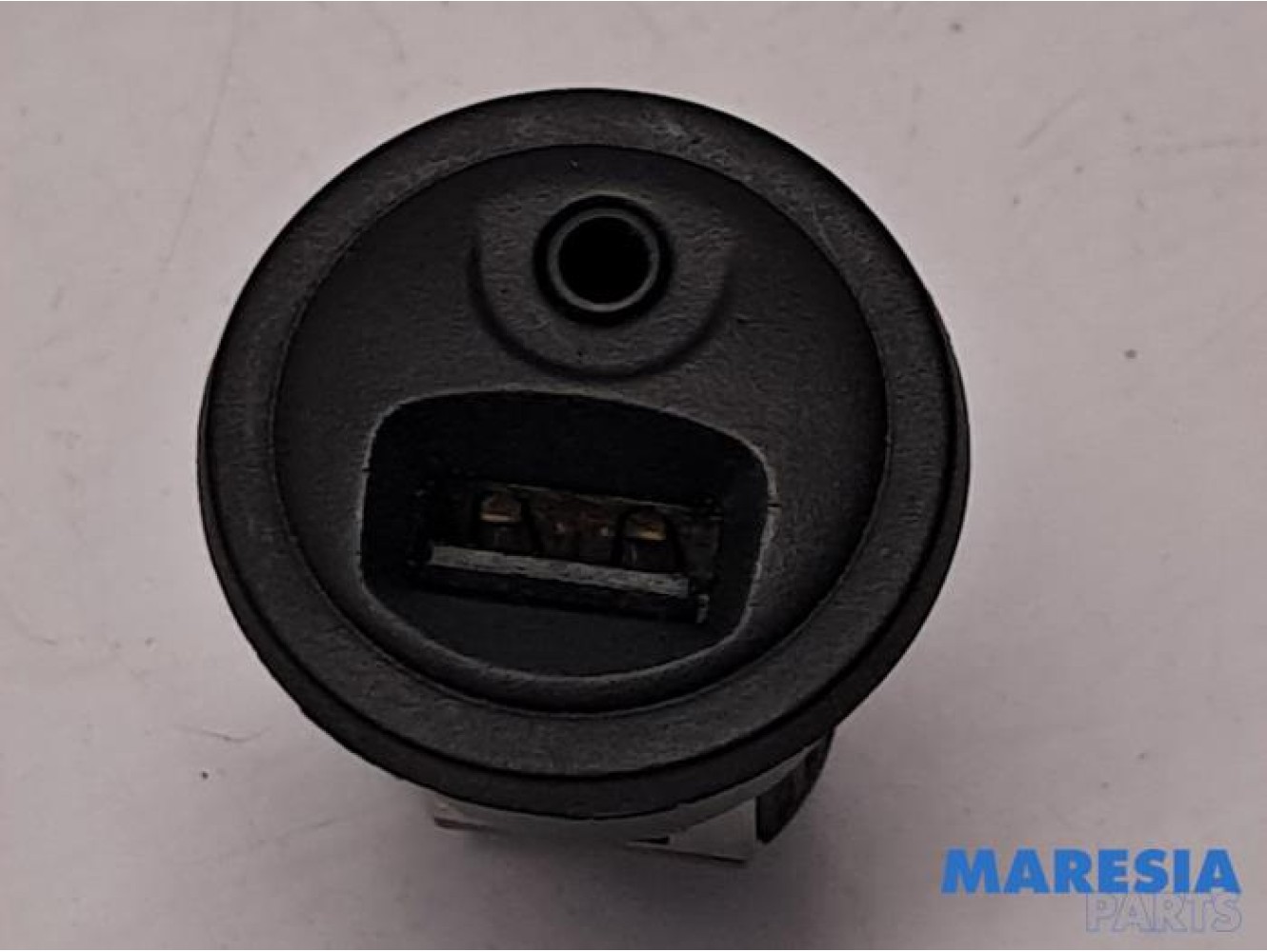 Peugeot - 208 - AUX / USB connection