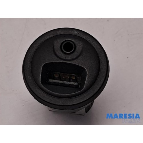 Peugeot - 208 - AUX / USB connection