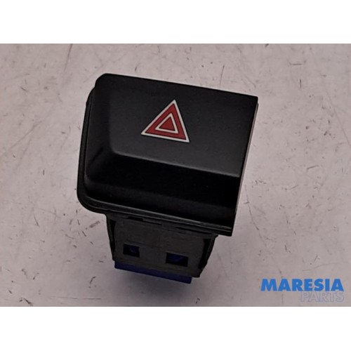 Peugeot - 208 - Panic lighting switch