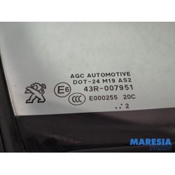 Peugeot - 208 - Quarter light, front right