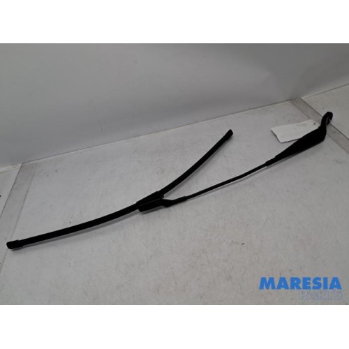 Peugeot - 208 - Front wiper arm