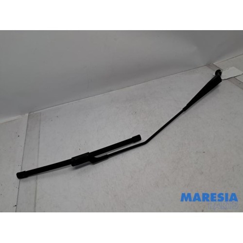 Peugeot - 208 - Front wiper arm