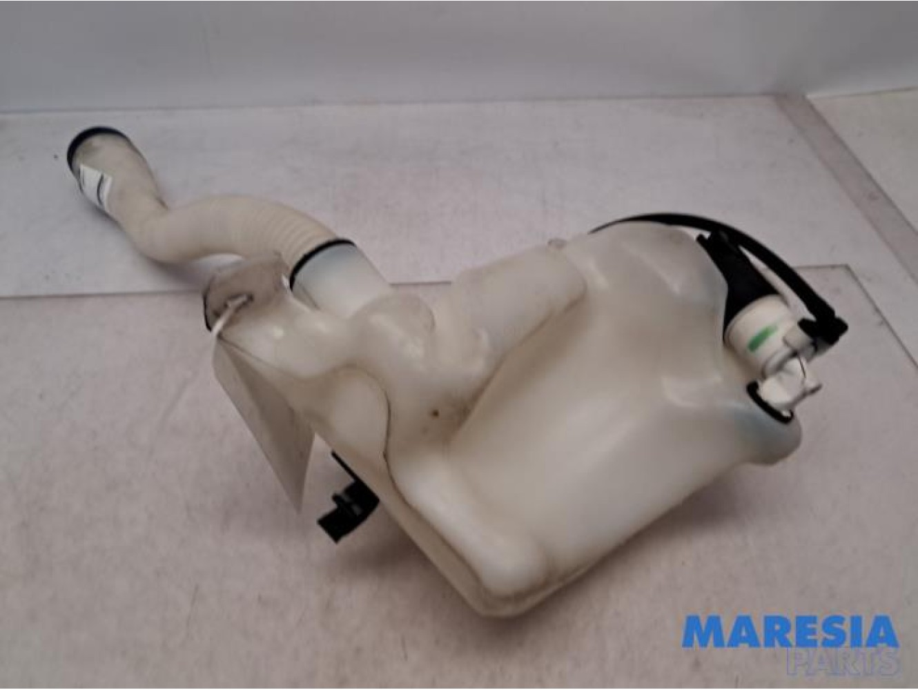 Peugeot - Partner - Front windscreen washer reservoir