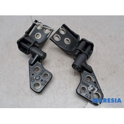 Peugeot - Partner - Rear door hinge, left