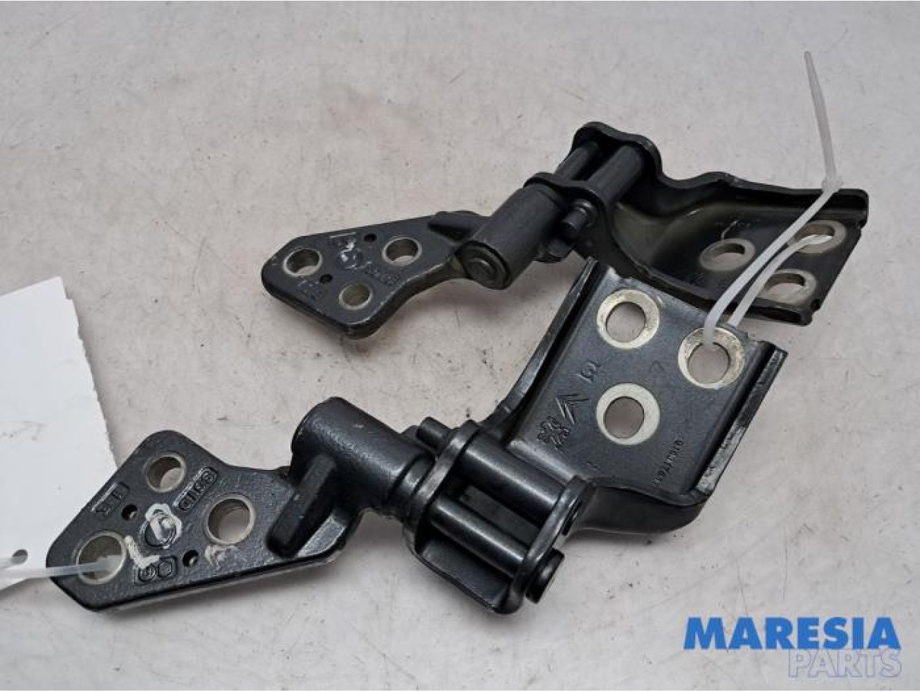 Peugeot - Partner - Rear door hinge, left