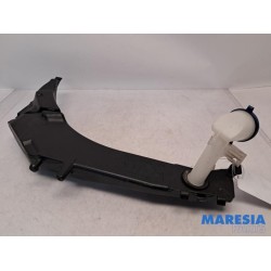 Peugeot - 308 - Front windscreen washer reservoir