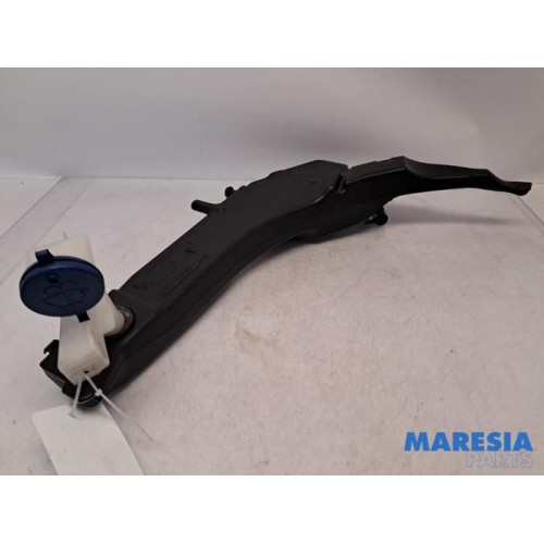 Peugeot - 308 - Front windscreen washer reservoir