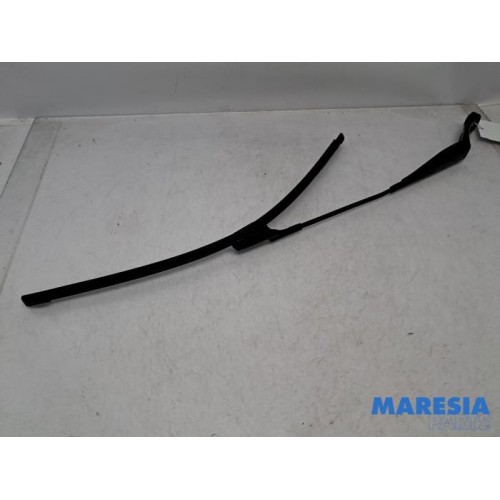 Peugeot - 308 - Front wiper arm
