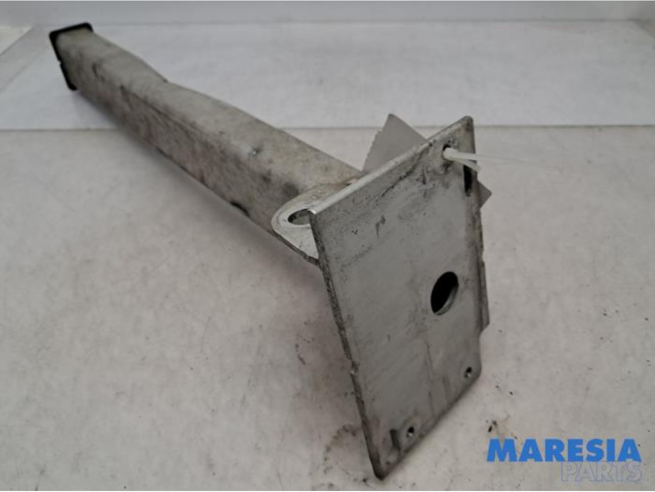 Peugeot - 3008 - Front wishbone support, right