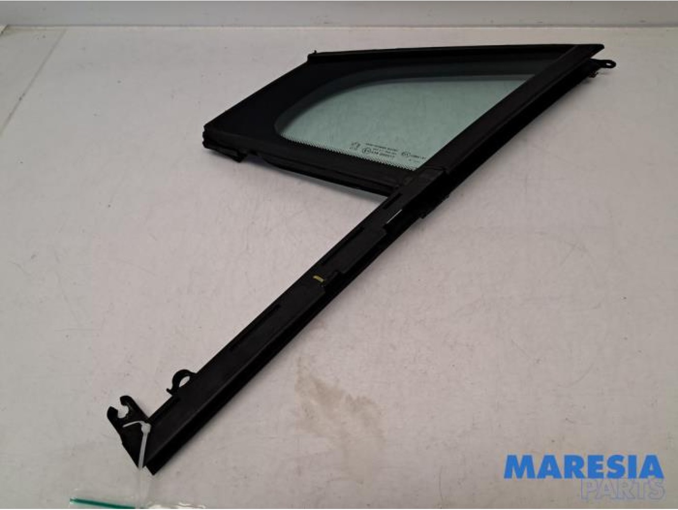 Peugeot - 3008 - Dreieckfenster links vorne