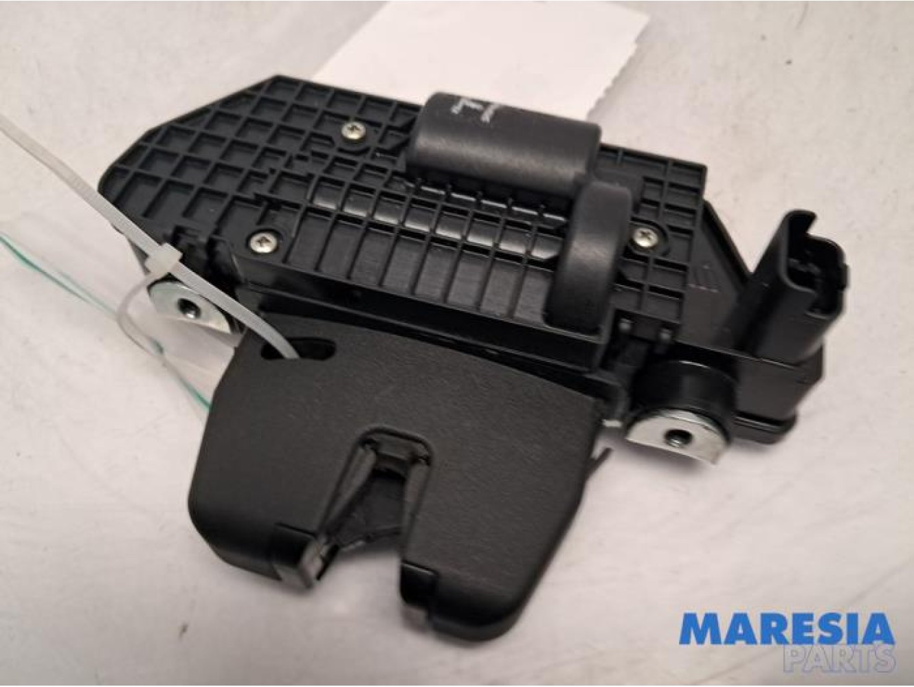 Peugeot - 3008 - Tailgate lock mechanism