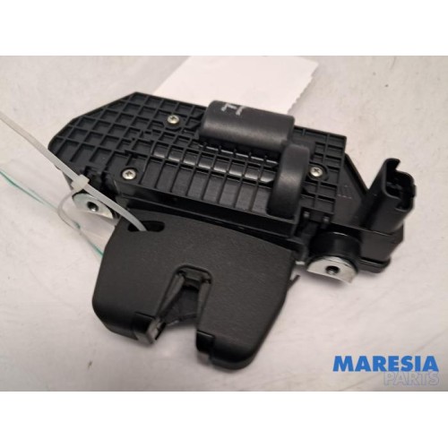 Peugeot - 3008 - Tailgate lock mechanism