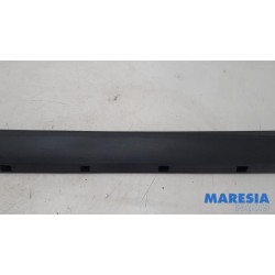 Opel - Crossland X - Marche-pied (list de couverture) droite
