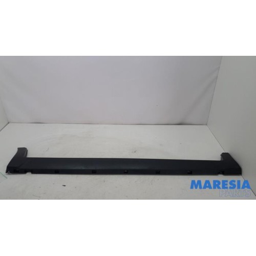 Opel - Crossland X - Door sill right