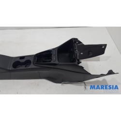 Opel - Crossland X - Middle console