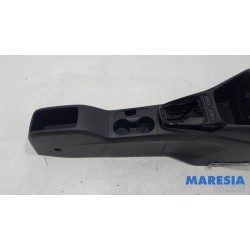 Opel - Crossland X - Middle console