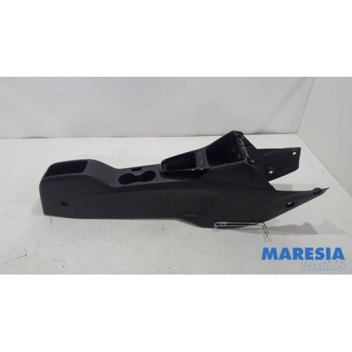 Opel - Crossland X - Middle console
