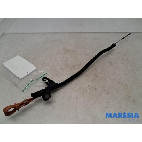 Citroen - C4 Cactus - Oil dipstick