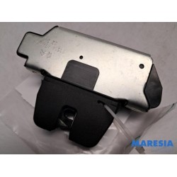 Peugeot - 208 - Tailgate lock mechanism