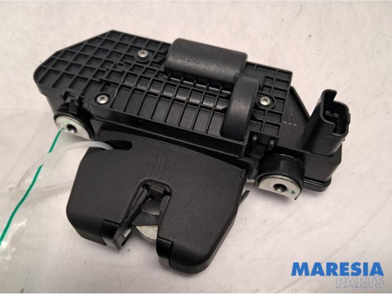 Peugeot - 208 - Tailgate lock mechanism