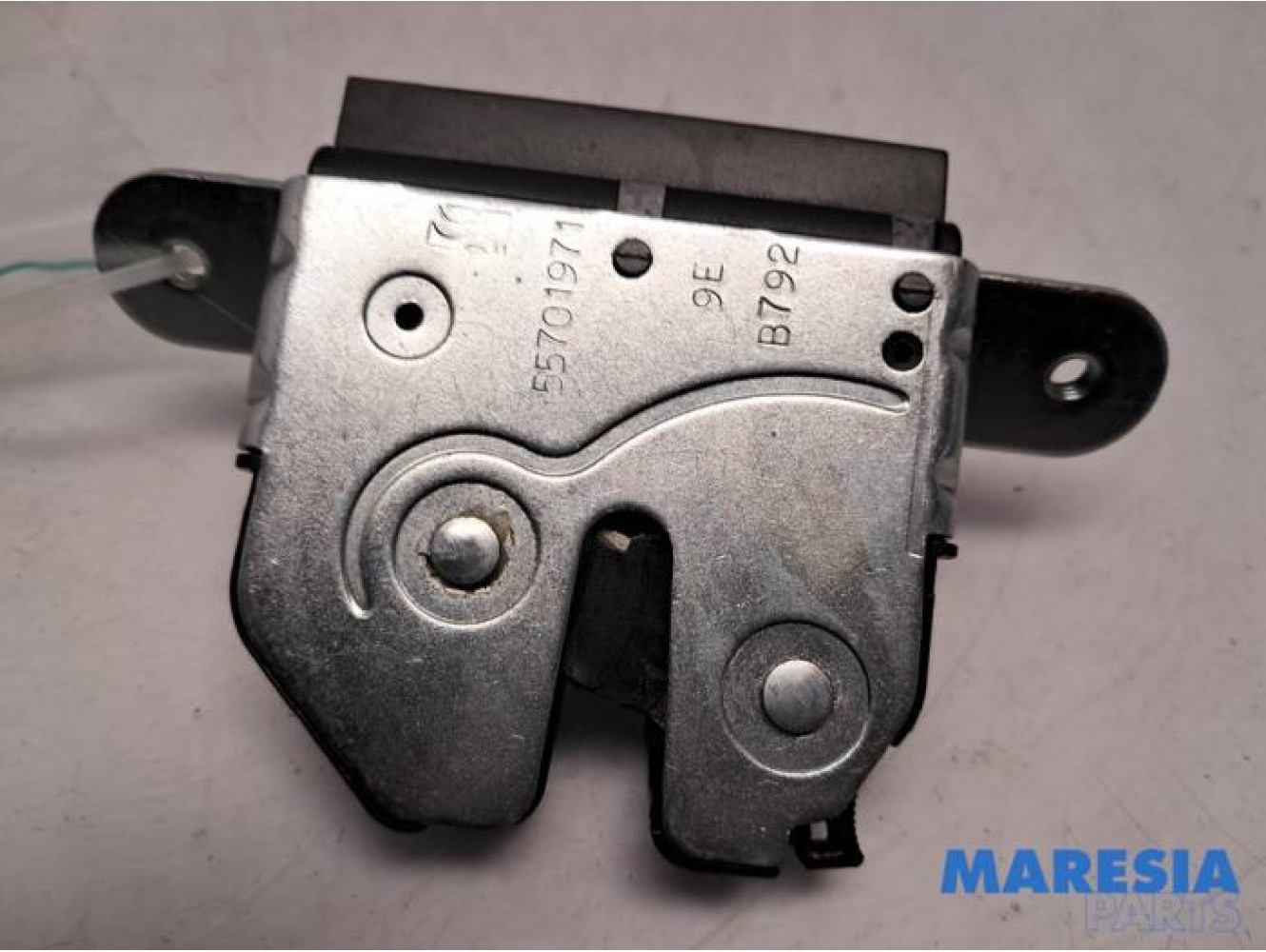 Fiat - 500 - Tailgate lock mechanism